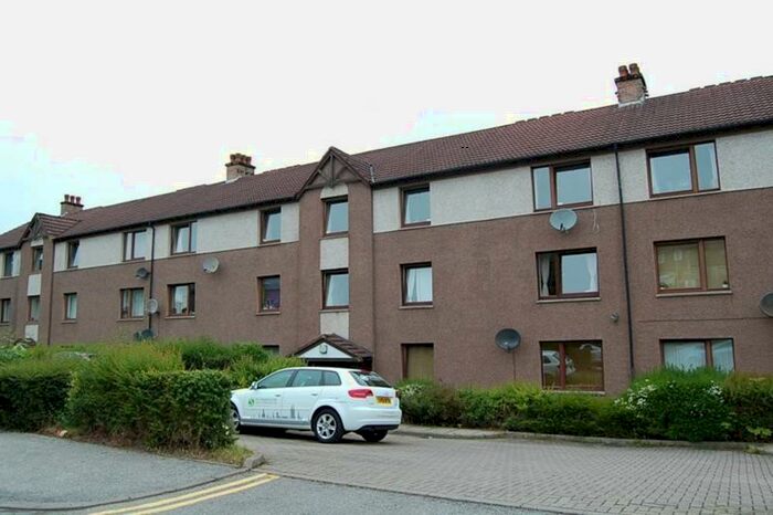3 Bedroom Flat To Rent In Morrison Drive, Top Floor, AB10