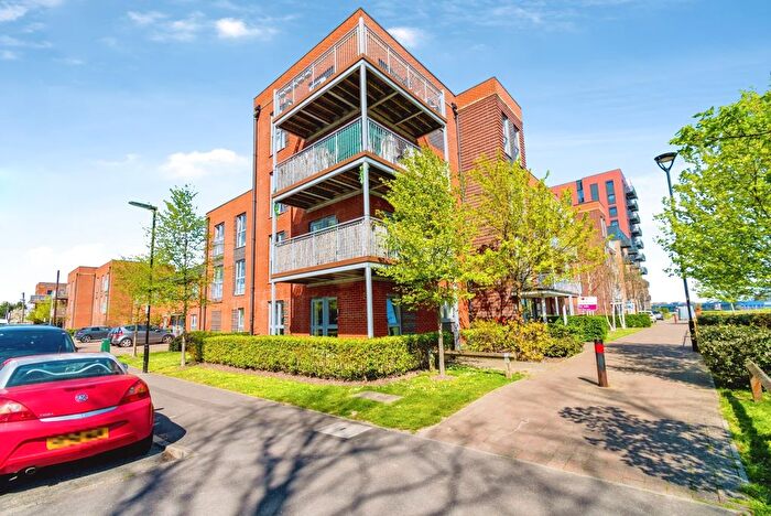 2 Bedroom Flat For Sale In Meridian Way, Southampton, Hampshire, SO14