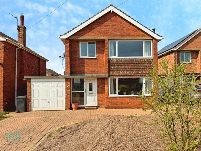 3 Bedroom Detached House For Sale In Ravendale Road, Gainsborough, DN21