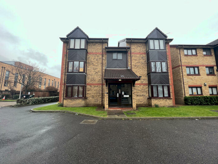 Studio To Rent In Waterside Close, Barking, IG11