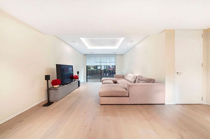 2 Bedroom Flat To Rent In Pearson Square, Fitzroy Place, London, W1T