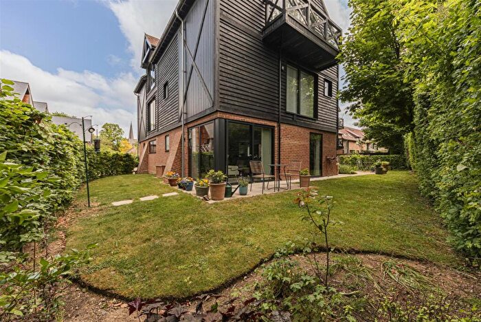 2 Bedroom Flat For Sale In Canterbury Road, Wingham, CT3