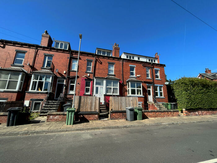 2 Bedroom Terraced House To Rent In Beechwood Mount, Leeds, LS4