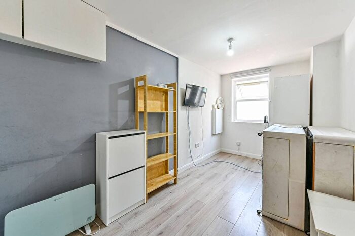 Studio To Rent In Malmesbury Road, Bow, London, E3