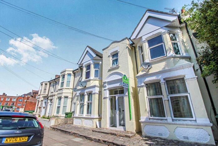 2 Bedroom Flat To Rent In Hewett Road, Portsmouth, PO2
