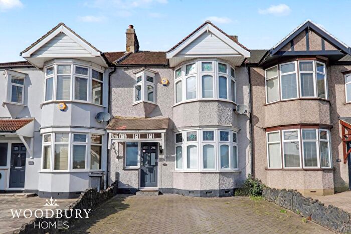 3 Bedroom Terraced House For Sale In New North Road, Ilford, IG6
