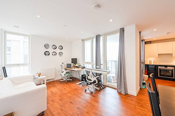 2 Bedroom Flat For Sale In Discovery Tower, Canning Town, London, E16