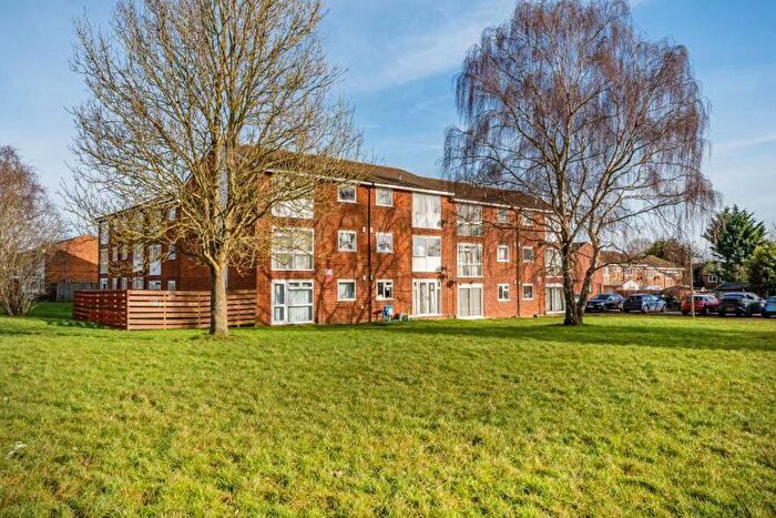 2 Bedroom Flat For Sale In Milton Dene, Hemel Hempstead, HP2