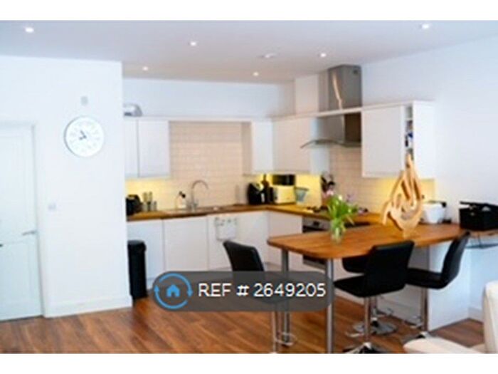 3 Bedroom Flat To Rent In Cleave Avenue, Orpington, BR6
