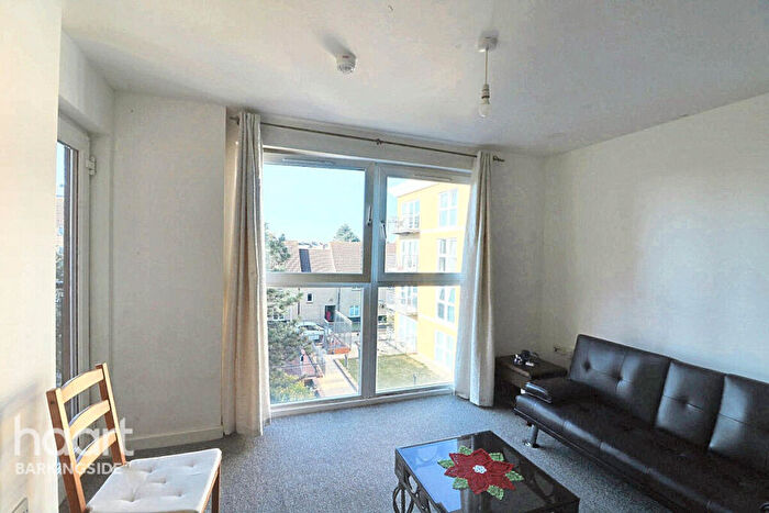 1 Bedroom Apartment For Sale In Royal Crescent, Newbury Park, IG2