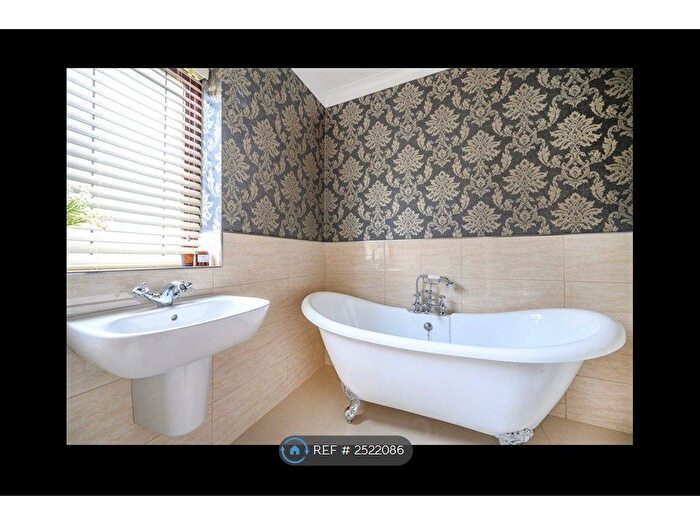 5 Bedroom Detached House To Rent In The Nook, Tingley, WF3