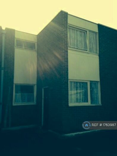 3 Bedroom Maisonette To Rent In Obelisk Way, Camberley, GU15