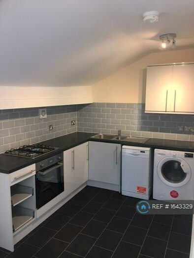 2 Bedroom Flat To Rent In Victoria Road, Fallowfield, Manchester, M14