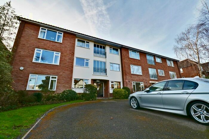 2 Bedroom Flat To Rent In Beckenham Grove, Bromley, BR2