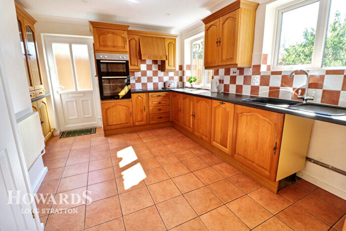 3 Bedroom Bungalow For Sale In Sneath Road, Aslacton, NR15