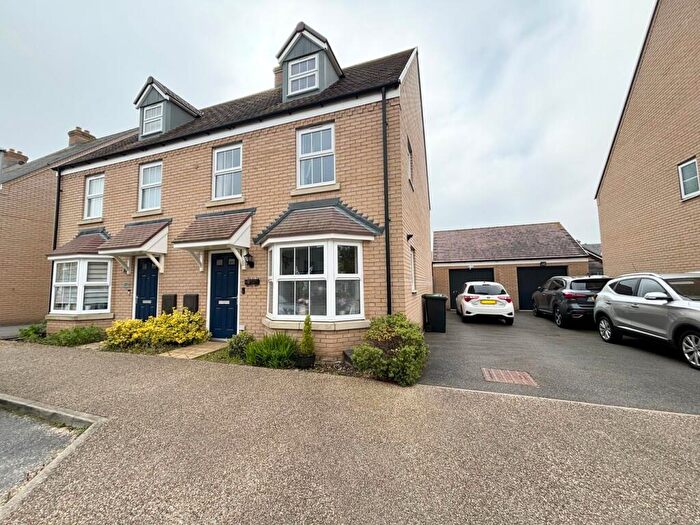 4 Bedroom Semi-Detached House To Rent In Rutherford Way, Biggleswade, SG18