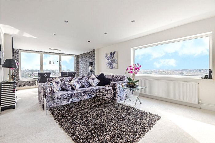 3 Bedroom Flat For Sale In Sandmoor Court, Alwoodley, Leeds, West Yorkshire, LS17