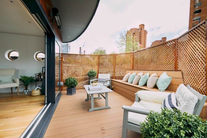 3 Bedroom Houseboat To Rent In Cheyne Walk, Chelsea, SW10
