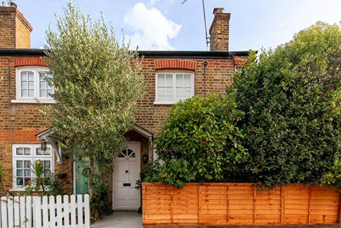 2 Bedroom Cottage For Sale In Sandpits Road, Richmond, TW10