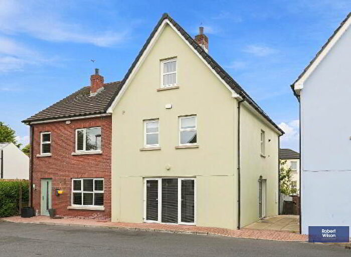 4 Bedroom Semi-Detached House For Sale In Kingsfort Square, Moira, BT67
