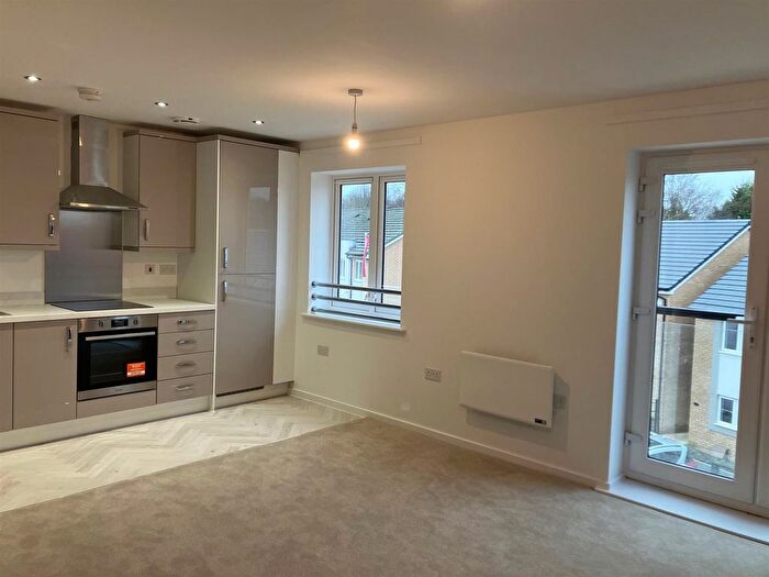 2 Bedroom Flat For Sale In Cobnut Close, Hatfield, Herts, AL10