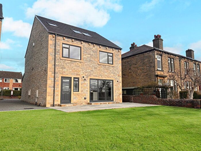 4 Bedroom Detached House For Sale In Halifax Road, Liversedge, WF15