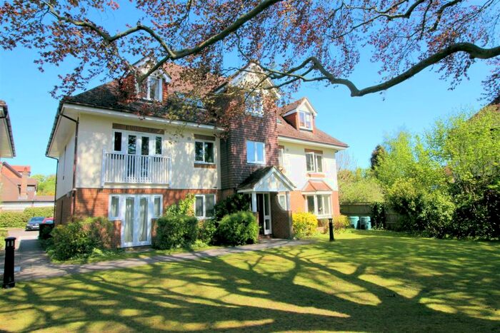 1 Bedroom Flat To Rent In West Hill Road, Woking, GU22