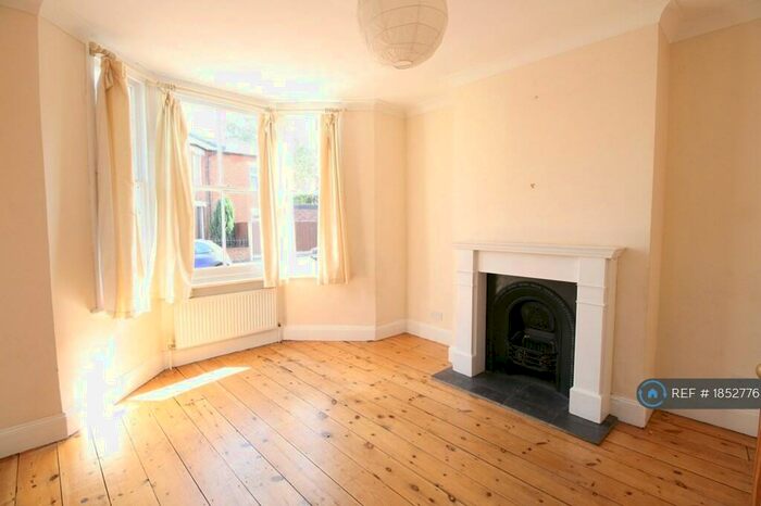 3 Bedroom Semi-Detached House To Rent In Military Road, Colchester, CO1