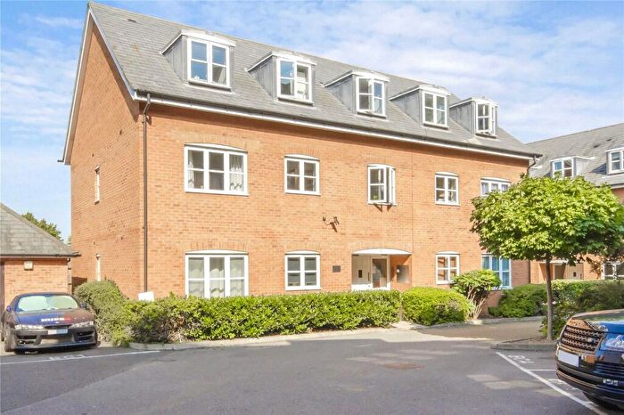 2 Bedroom Apartment To Rent In Burton Court, Constable Close, Friern Barnet, London, N11