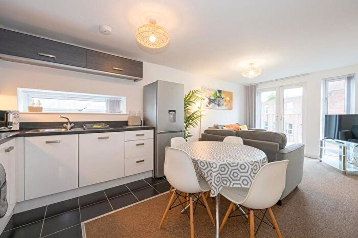 2 Bedroom Flat To Rent In Brecknock Road, London, N7