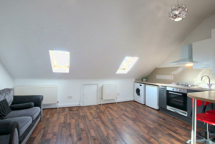 1 Bedroom Flat To Rent In Claremont Road, London, NW2