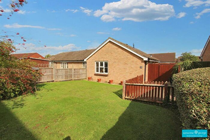 2 Bedroom Bungalow For Sale In Condor Close, Tilehurst, Reading, RG31