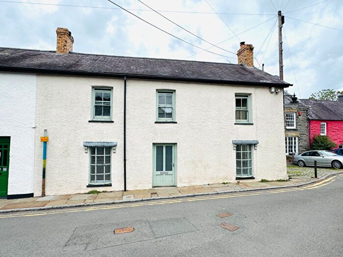3 Bedroom Property To Rent In Market Square, Newcastle Emlyn, SA38