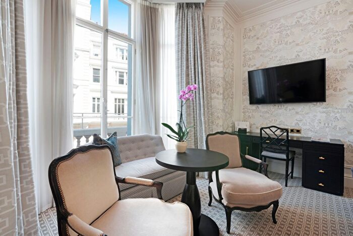 1 Bedroom Studio To Rent In Queen's Gate, London, SW7