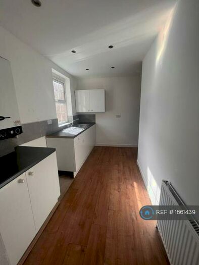 2 Bedroom Flat To Rent In Westbourne Grove, West Kirby, CH48