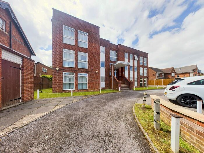 2 Bedroom Flat To Rent In Barnwood Road, Barnwood, Gloucester, GL4