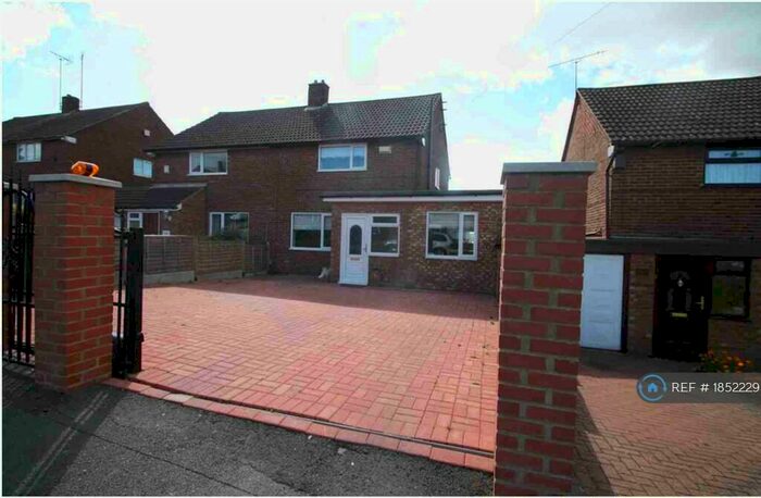 3 Bedroom Semi-Detached House To Rent In Grampian Way, Luton, LU3