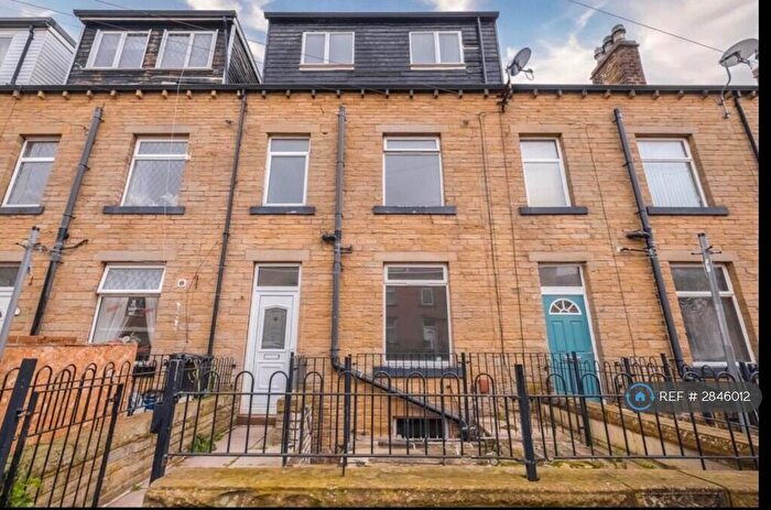3 Bedroom Terraced House To Rent In Summer St, Halifax, HX1