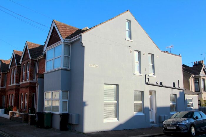 2 Bedroom Flat To Rent In Payne Avenue, Hove, BN3