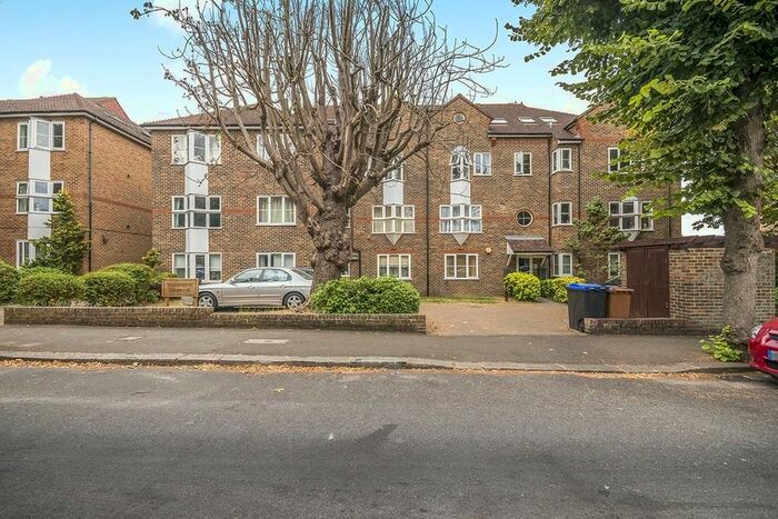 2 Bedroom Flat To Rent In Overton Road, Sutton, Surrey, SM2