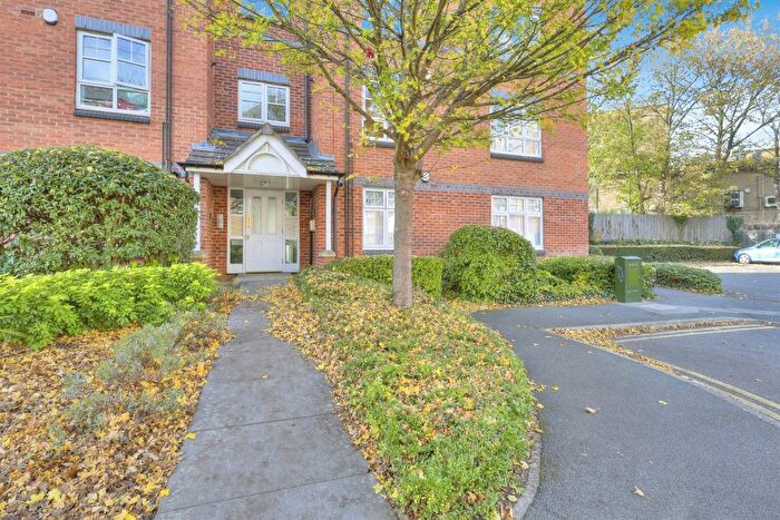 2 Bedroom Flat For Sale In Beckets View, Northampton, NN1