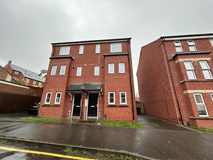 3 Bedroom Semi-Detached House For Sale In East Street, Grantham, NG31