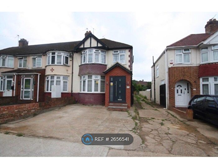 4 Bedroom Semi-Detached House To Rent In Stormount Drive, Hayes, UB3