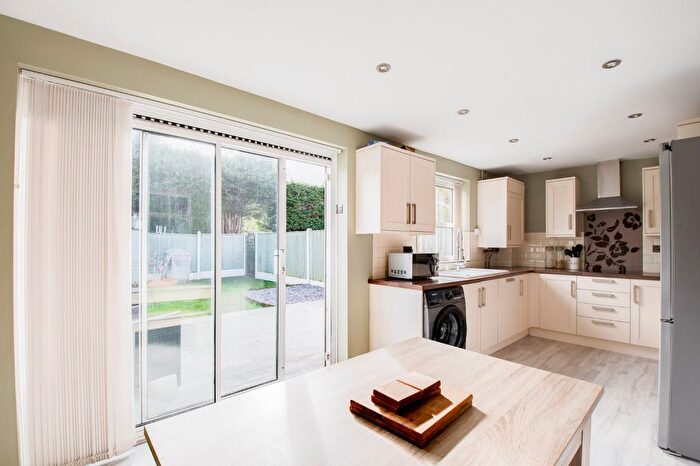 3 Bedroom Terraced House For Sale In Chiltern Close, Halesowen, West Midlands, B63