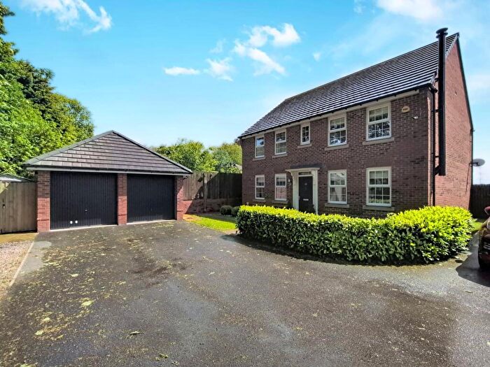 4 Bedroom Detached House For Sale In Lockgate Rise, Birkenshaw, Bradford, West Yorkshire, BD11