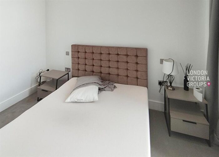 2 Bedroom Apartment To Rent In Carrara Tower, Bollinder Place, London, EC1V
