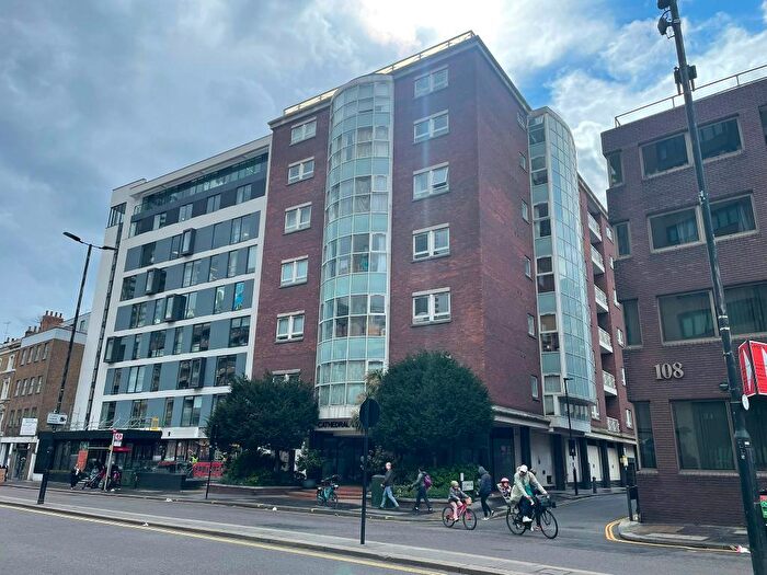 2 Bedroom Flat For Sale In Cathedral Lodge, - Aldersgate Street, Barbican, London, EC1A