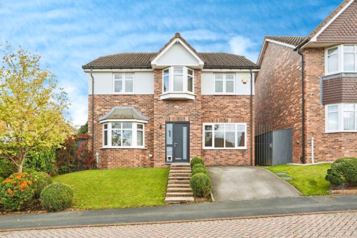 4 Bedroom Detached House For Sale In Plowmans Walk, Yeadon, Leeds, LS19