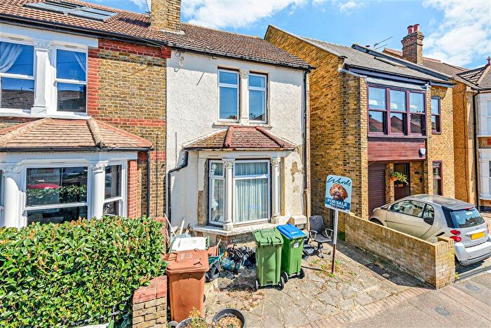 3 Bedroom End Terrace House For Sale In Oaklands Road, Bexleyheath, Kent, DA6