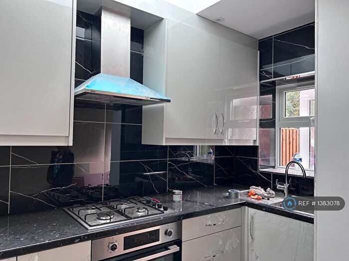 4 Bedroom End Of Terrace House To Rent In Lower Field Road, Reading, RG1